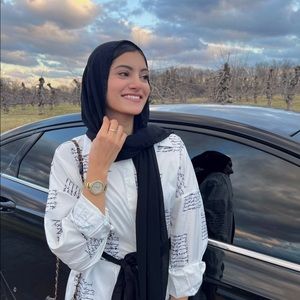 Meet your Posher, Lara